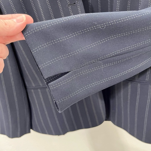 Tahari Navy Double Pinstriped Suit Jacket and Skirt Size 6 - Picture 6 of 7